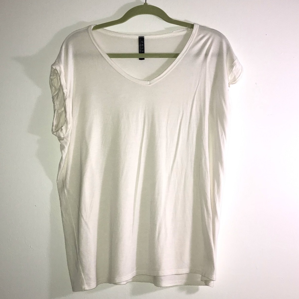 Jolie off-white shirt